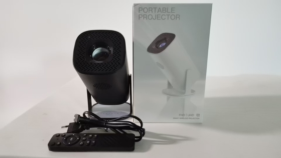 Φορητές προβολείς FLYIN P30 4K 1080P για οικιακό θέατρο και κινηματογράφο σε μαύρο λευκό